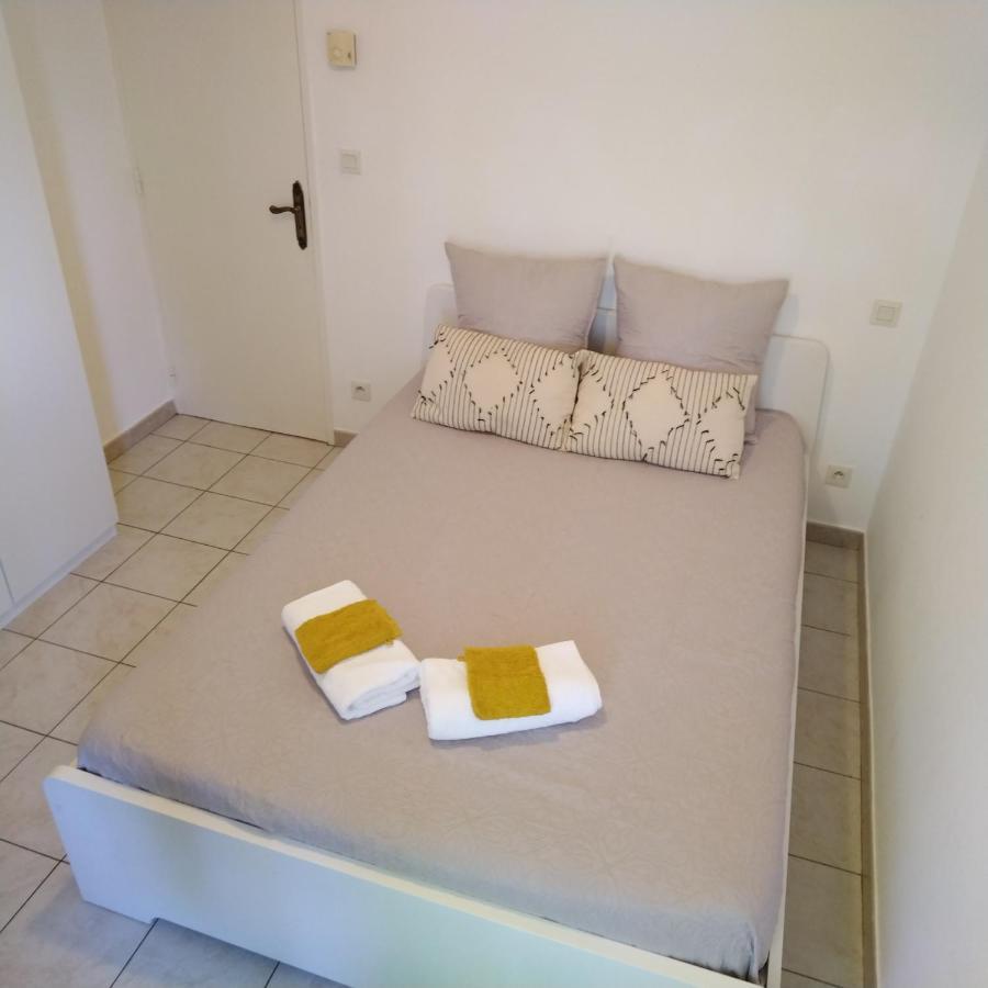 Le Provence Avec Piscine, Climatisation Et Parking Apartment Uzes Exterior photo